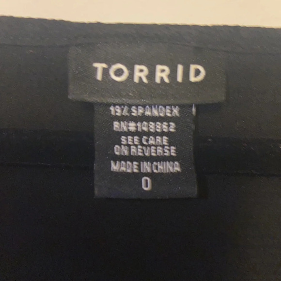 Torrid crepe mesh dot flutter sleeve peplum  blouse - Picture 12 of 12